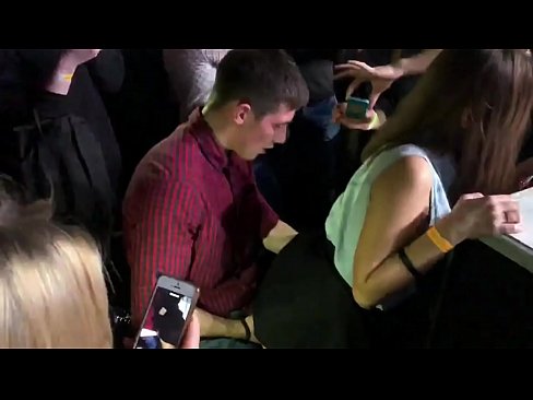 ❤️ Pravi seks u ruskom noćnom klubu. 18-godišnja Ruskinja u anusu i vagini pojebana u noćnom klubu ❤❌ Super seks na hr.eviewporn.ru ️❤